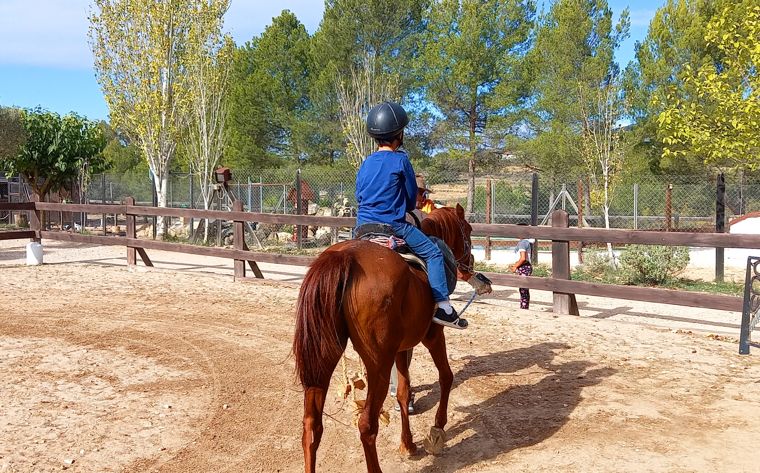 Día de diversión y aprendizaje en plena naturaleza con la Granja Escuela de Ibi