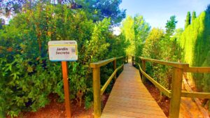 Acceso al Jardín Secreto de Casa Tápena de Onil
